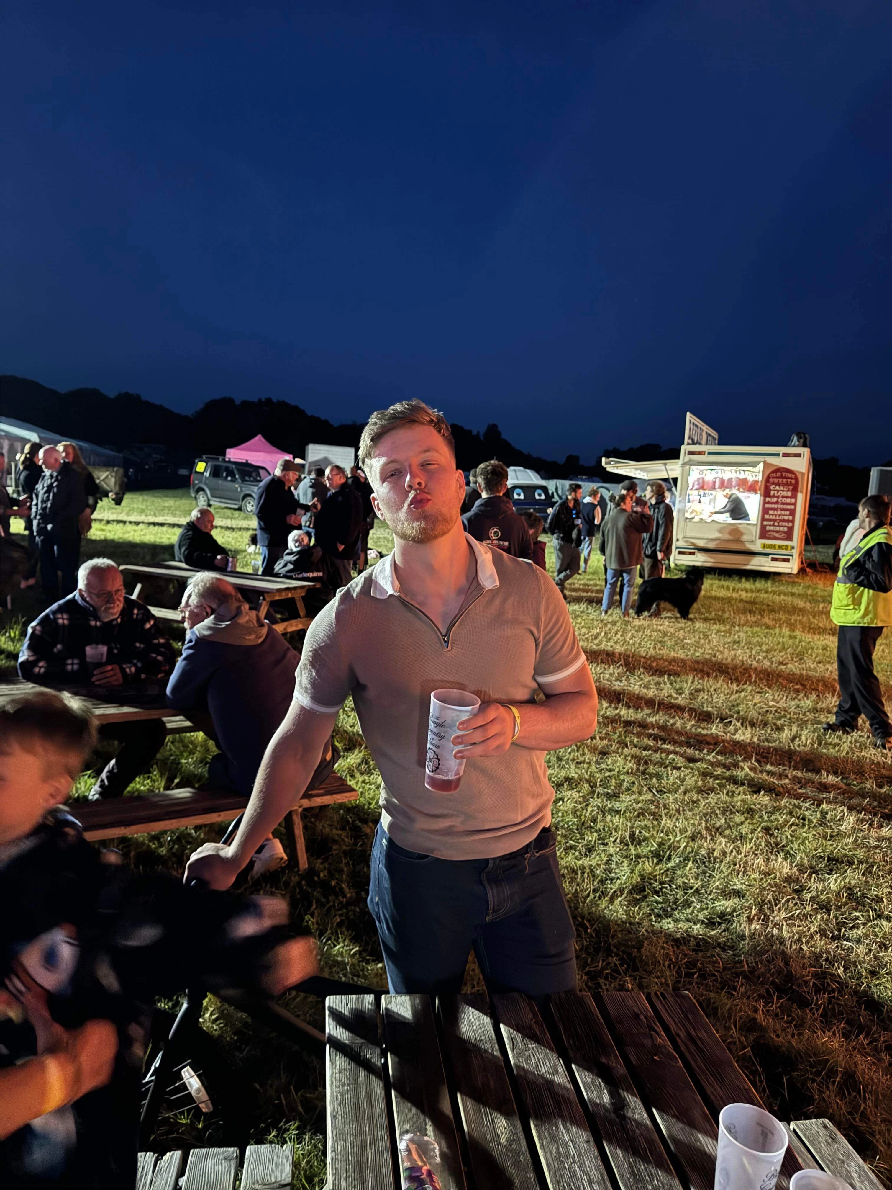 Blue smooching the air