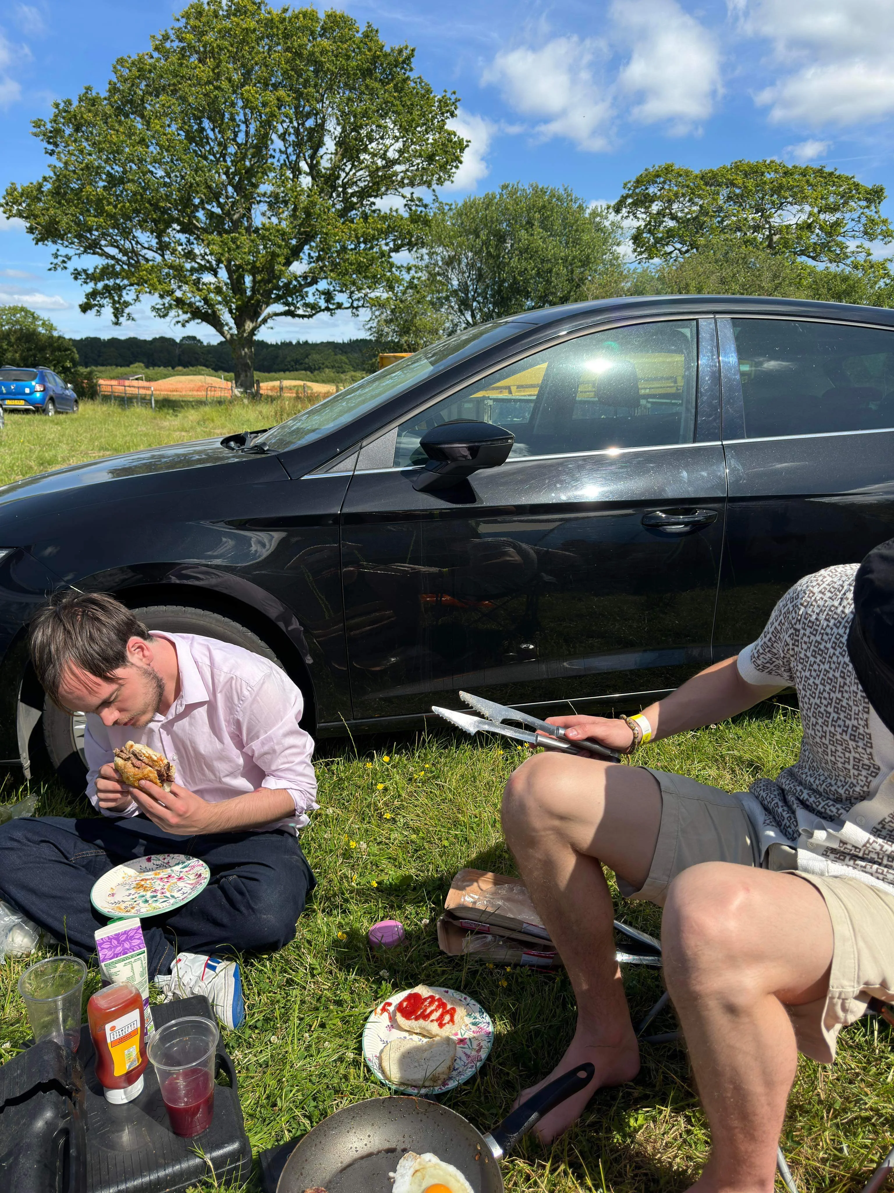 Korben enjoying the food Ryan is cooking