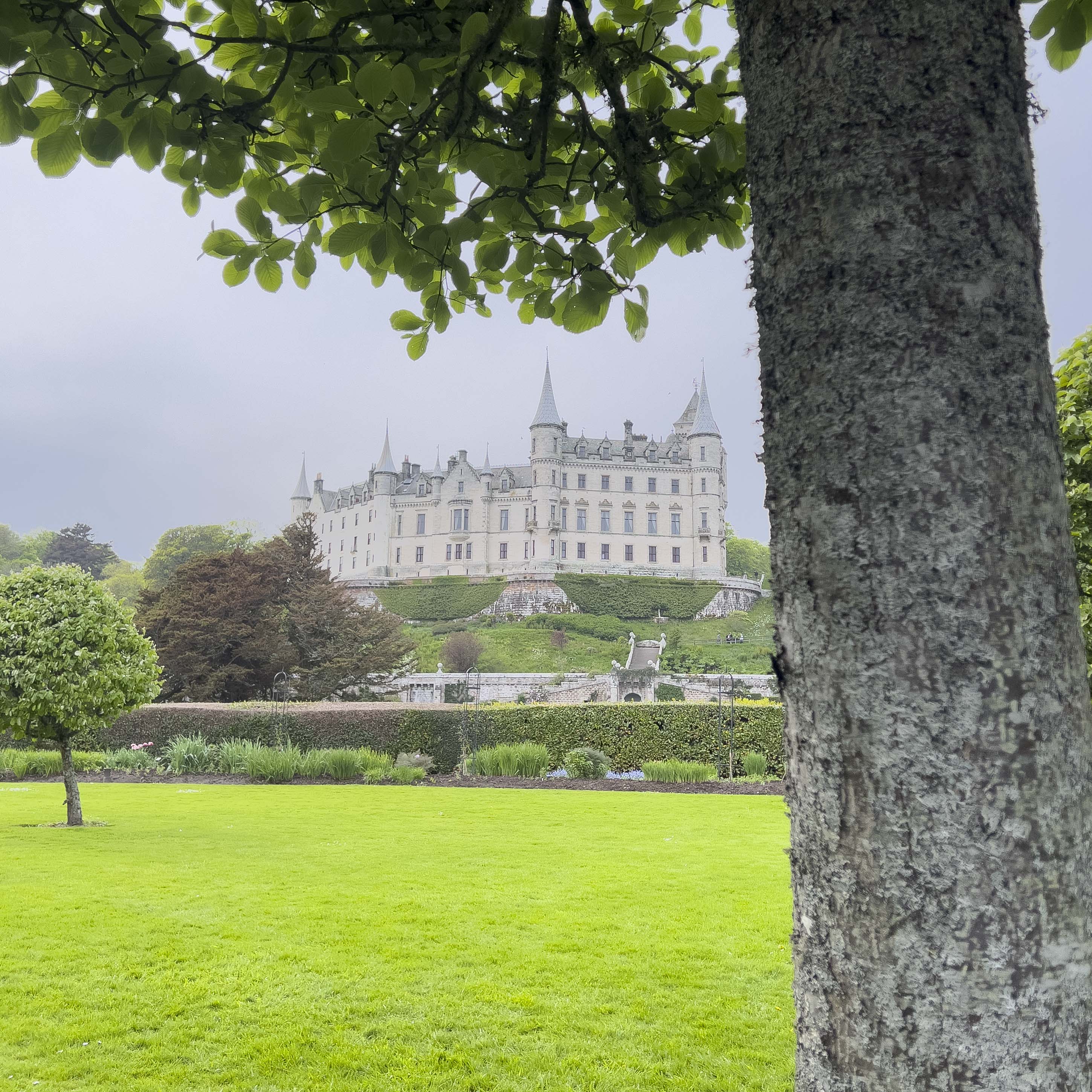 Garden view of the Dunrobin Castle